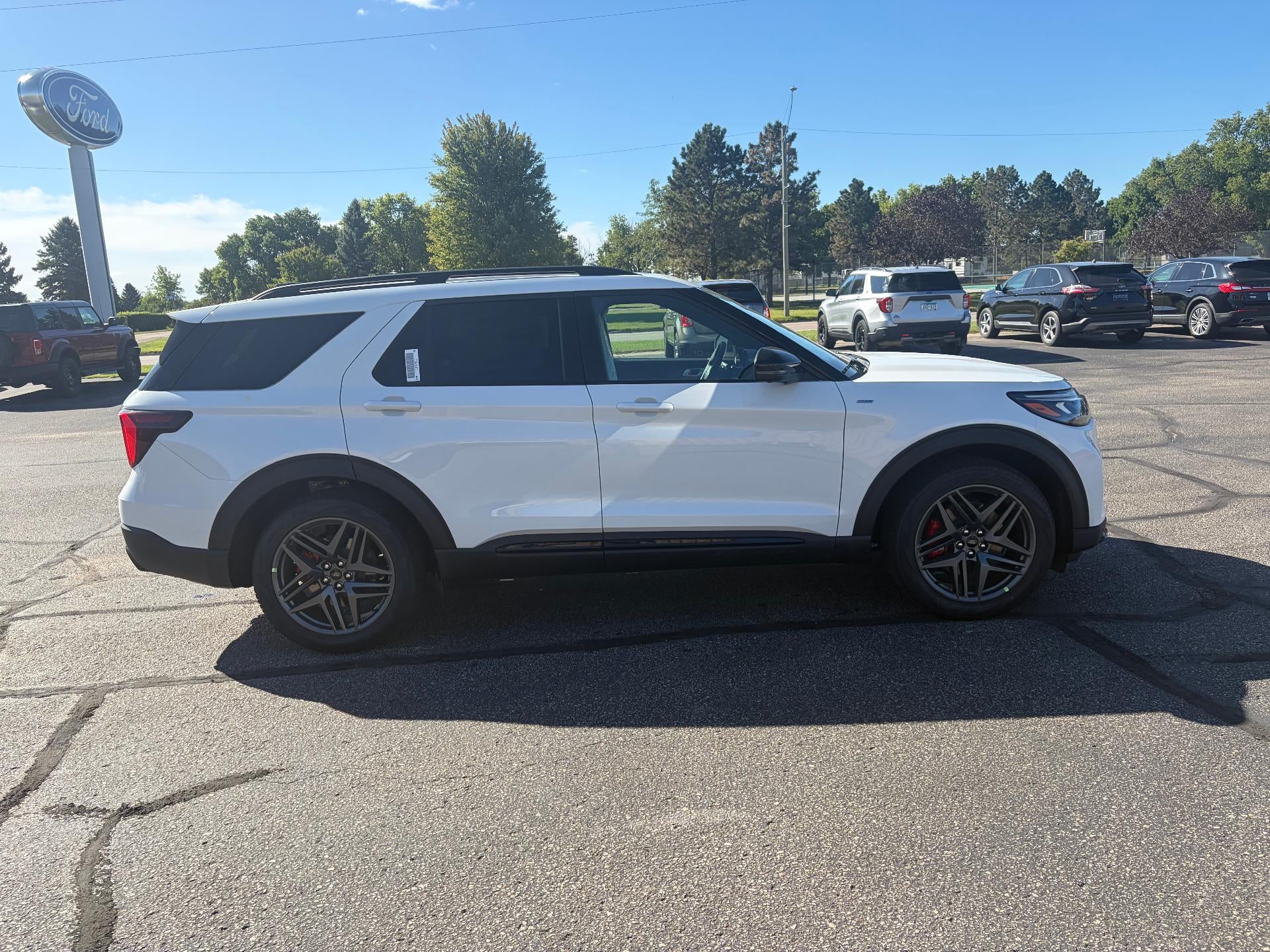 2027 Ford Explorer 4-Door 4DR 4WD ST-LINE