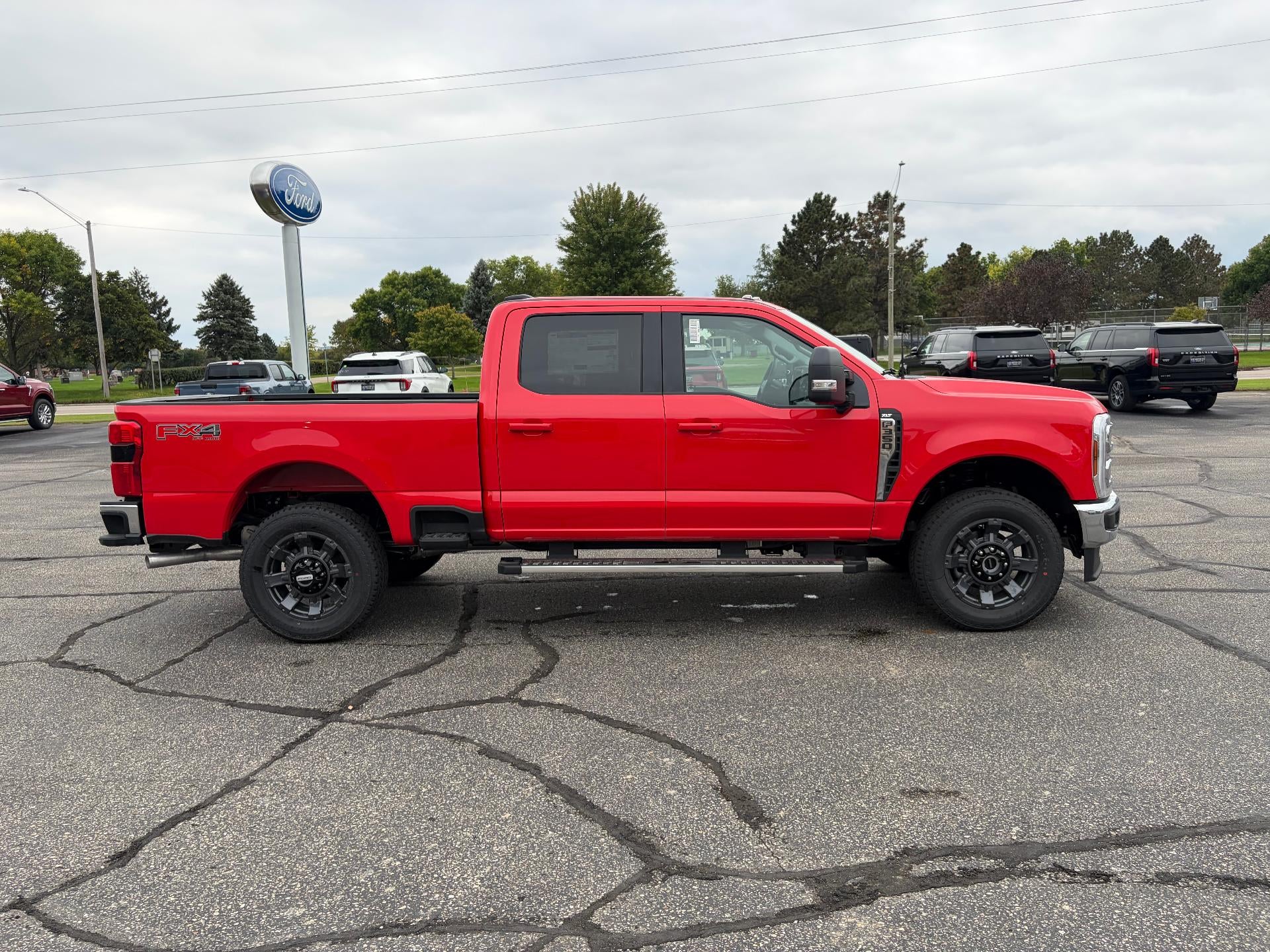 2027 Ford Super Duty F-350® XLT