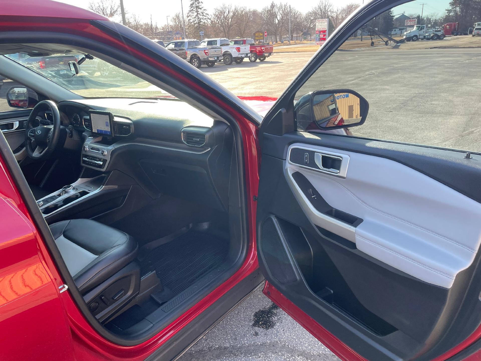 2023 Ford Explorer XLT 4WD