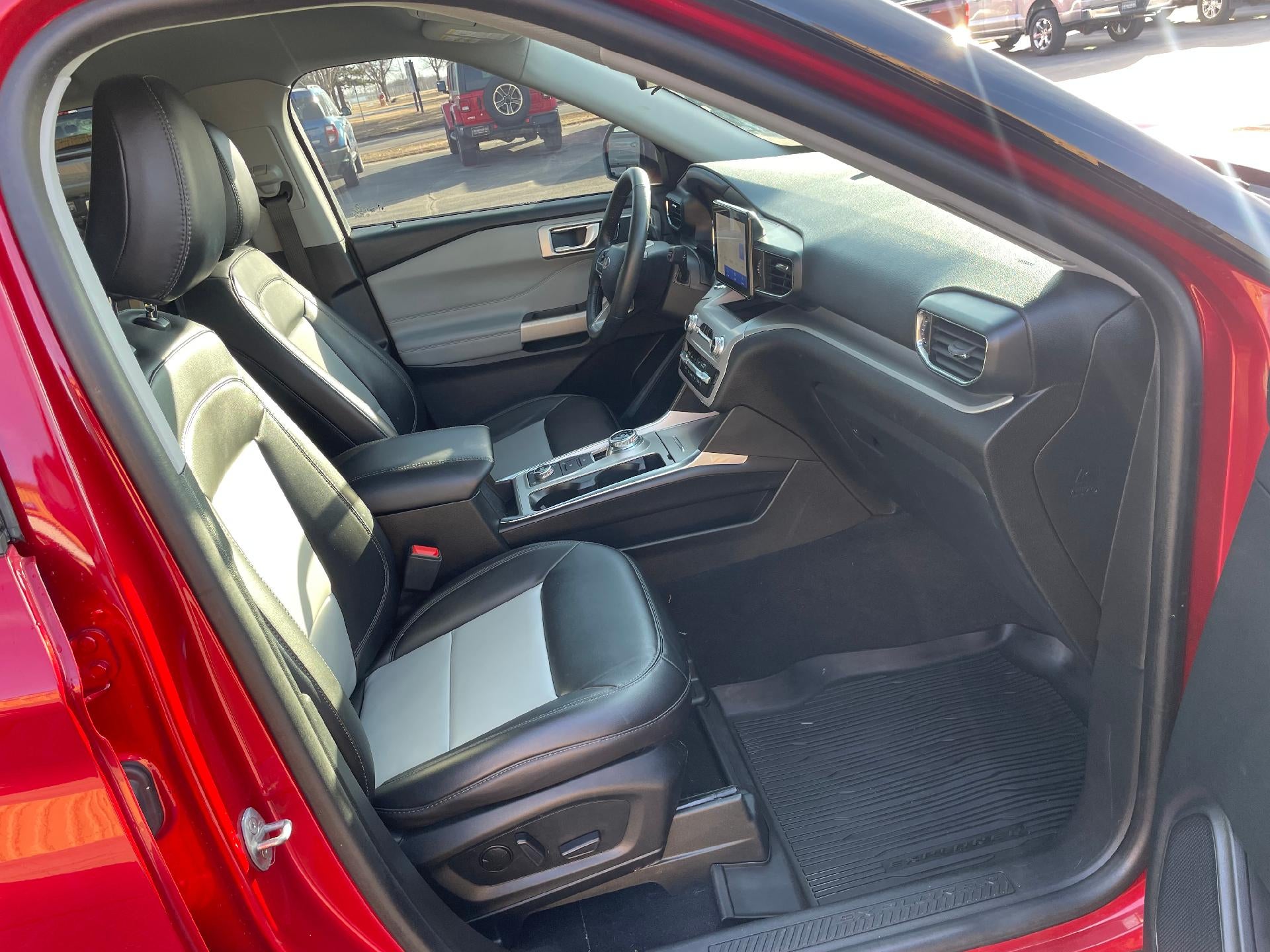 2023 Ford Explorer XLT 4WD