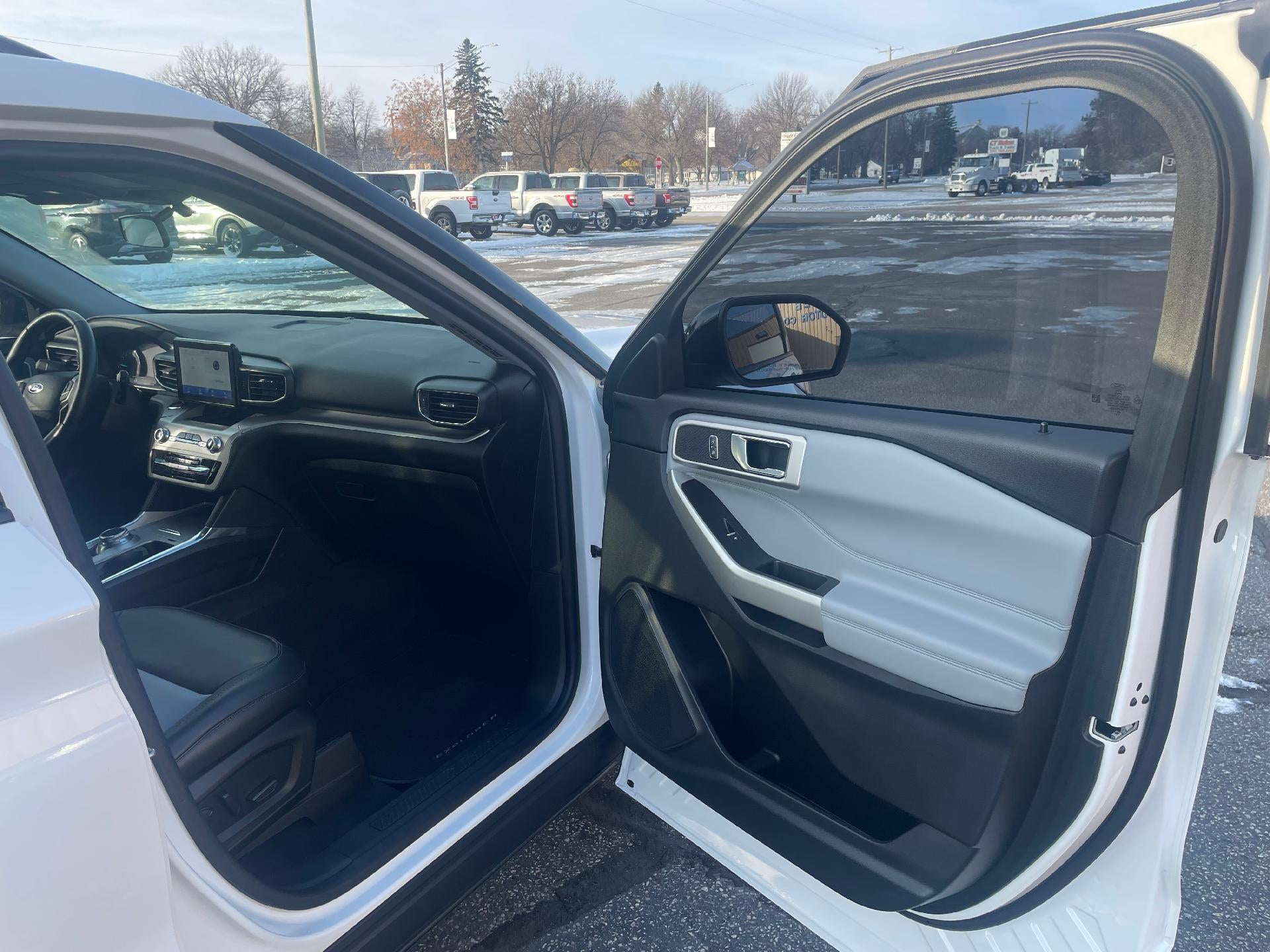 2022 Ford Explorer XLT 4WD