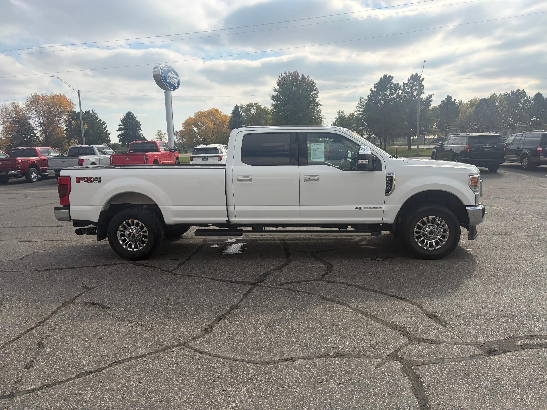 2022 Ford Super Duty F-350 SRW LARIAT 4WD Crew Cab 8' Box