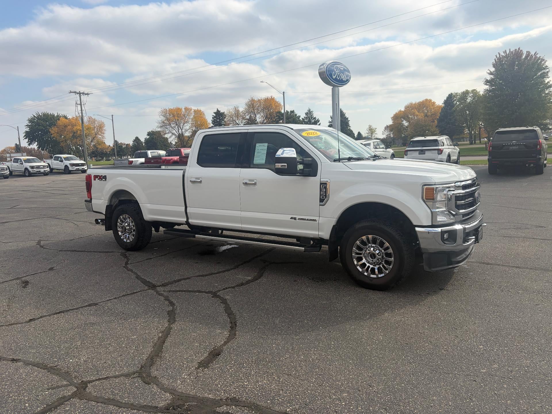 2022 Ford Super Duty F-350 SRW LARIAT 4WD Crew Cab 8' Box