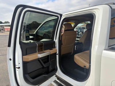 2022 Ford Super Duty F-350 SRW LARIAT 4WD Crew Cab 8' Box