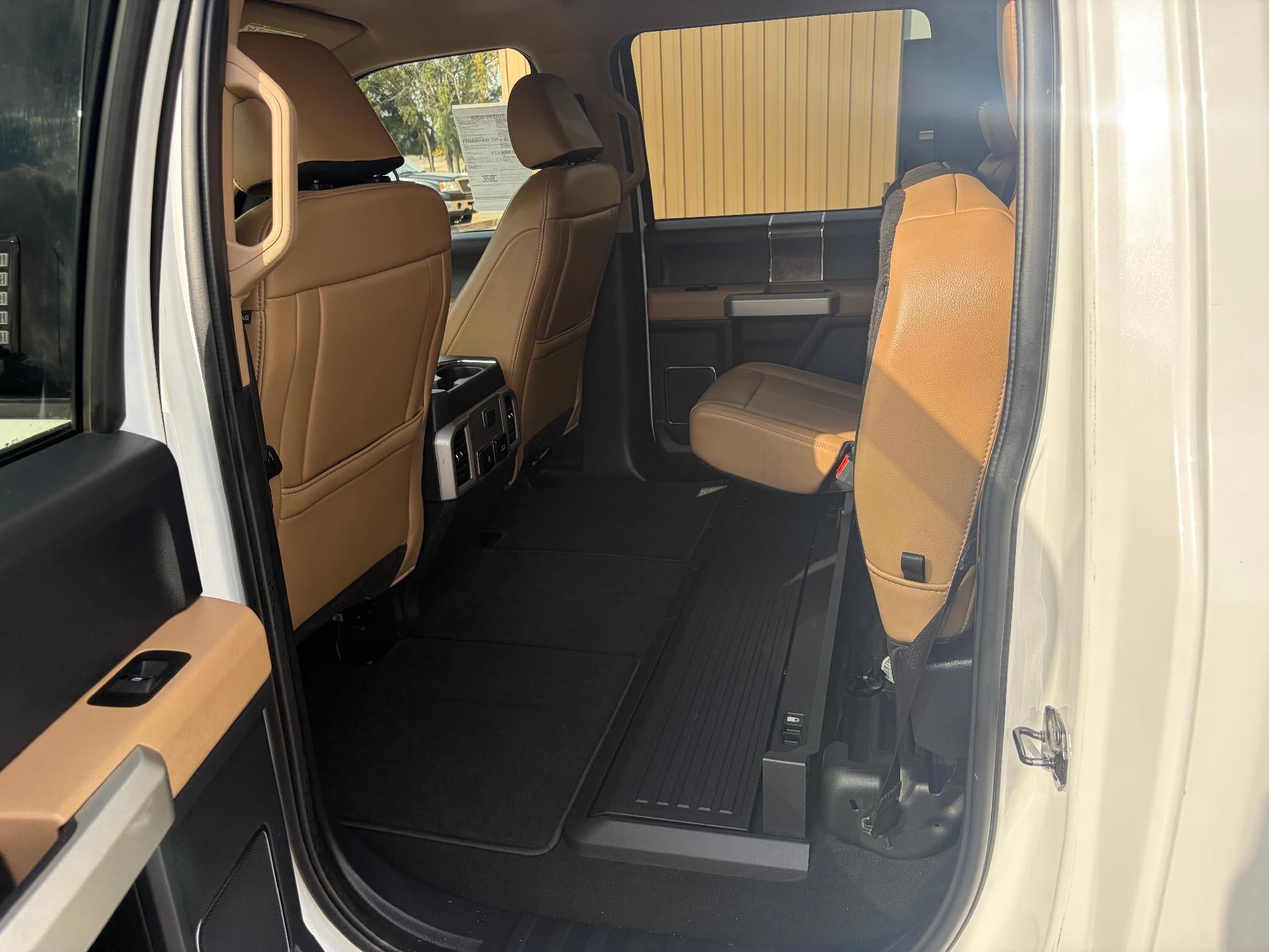 2022 Ford Super Duty F-350 SRW LARIAT 4WD Crew Cab 8' Box