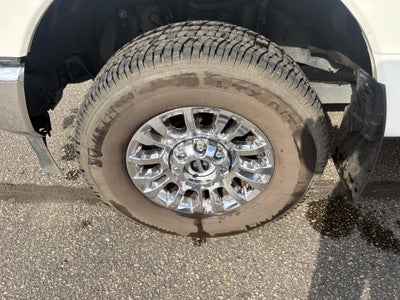 2022 Ford Super Duty F-350 SRW LARIAT 4WD Crew Cab 8' Box