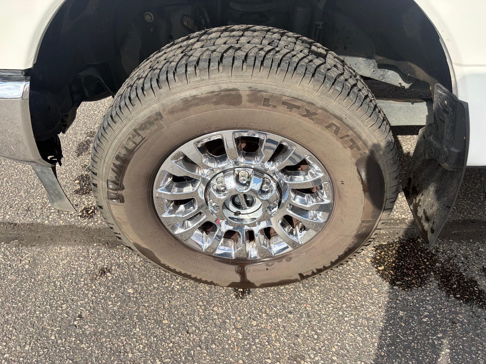 2022 Ford Super Duty F-350 SRW LARIAT 4WD Crew Cab 8' Box