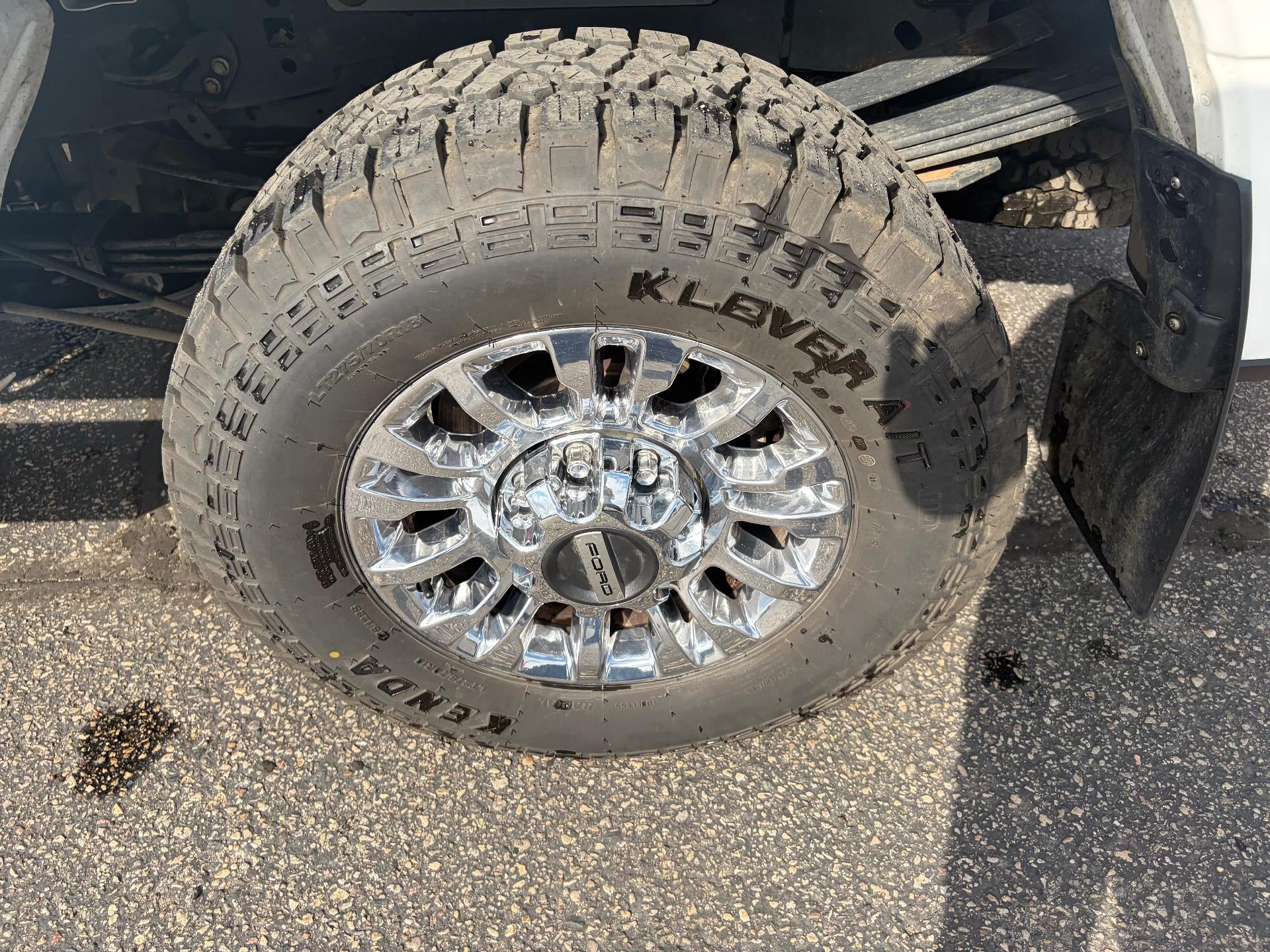 2022 Ford Super Duty F-350 SRW LARIAT 4WD Crew Cab 8' Box