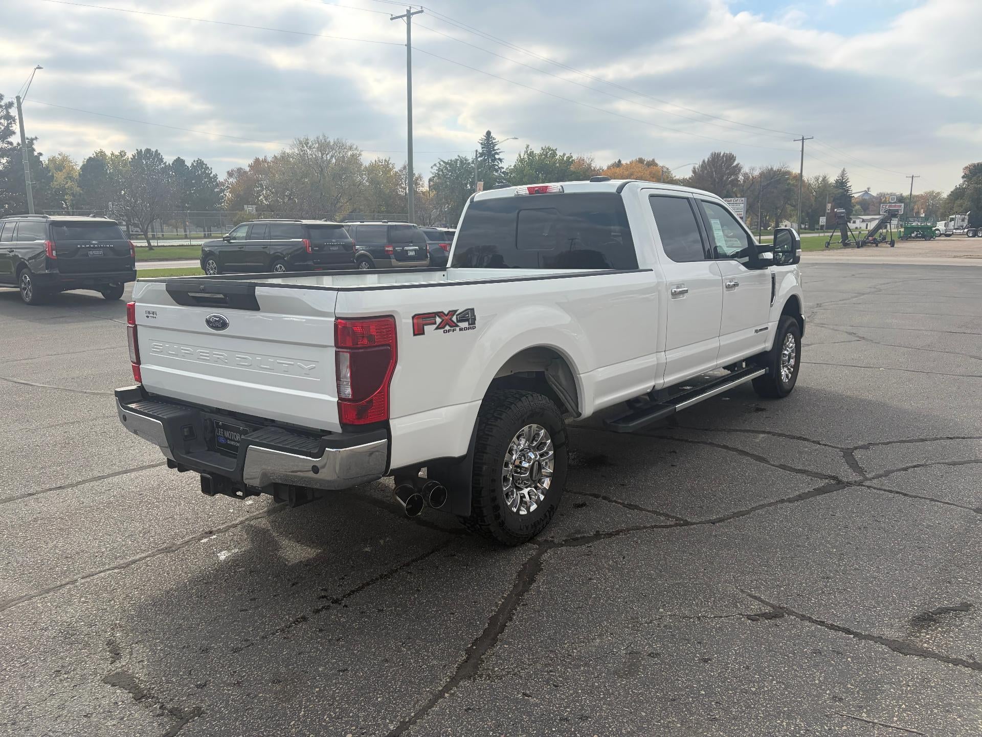 2022 Ford Super Duty F-350 SRW LARIAT 4WD Crew Cab 8' Box