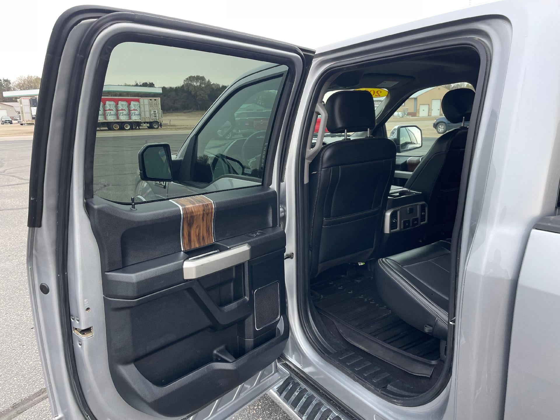 2020 Ford F-150 LARIAT 4WD SuperCrew 5.5' Box