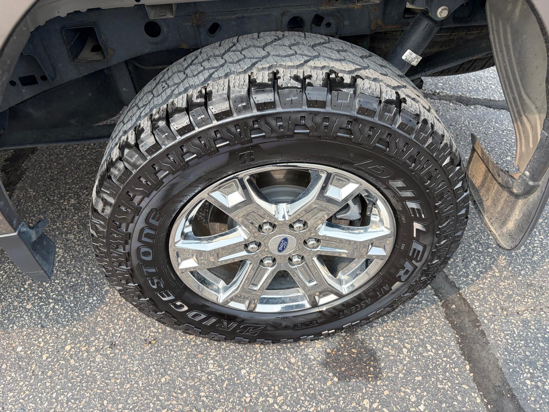 2023 Ford F-150 LARIAT 4WD SuperCrew 5.5' Box