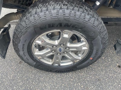 2022 Ford F-150 LARIAT 4WD SuperCrew 5.5' Box