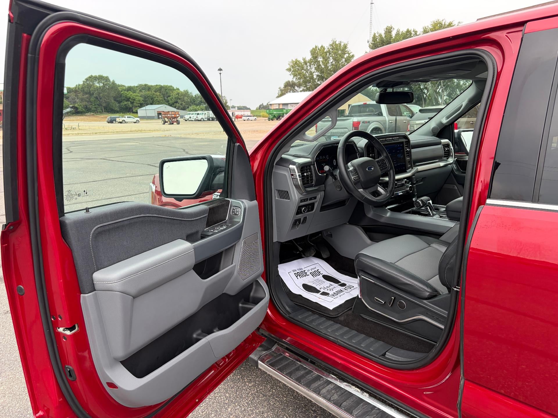 2022 Ford F-150 LARIAT 4WD SuperCrew 5.5' Box