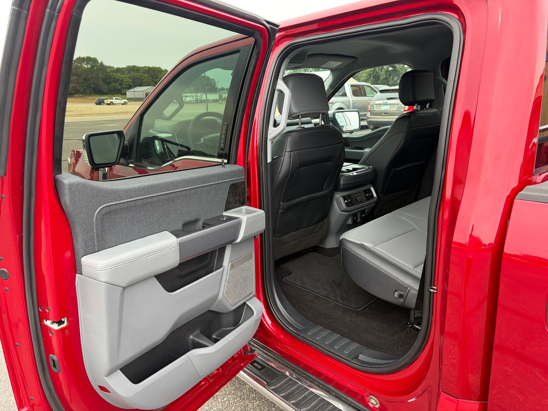 2022 Ford F-150 LARIAT 4WD SuperCrew 5.5' Box