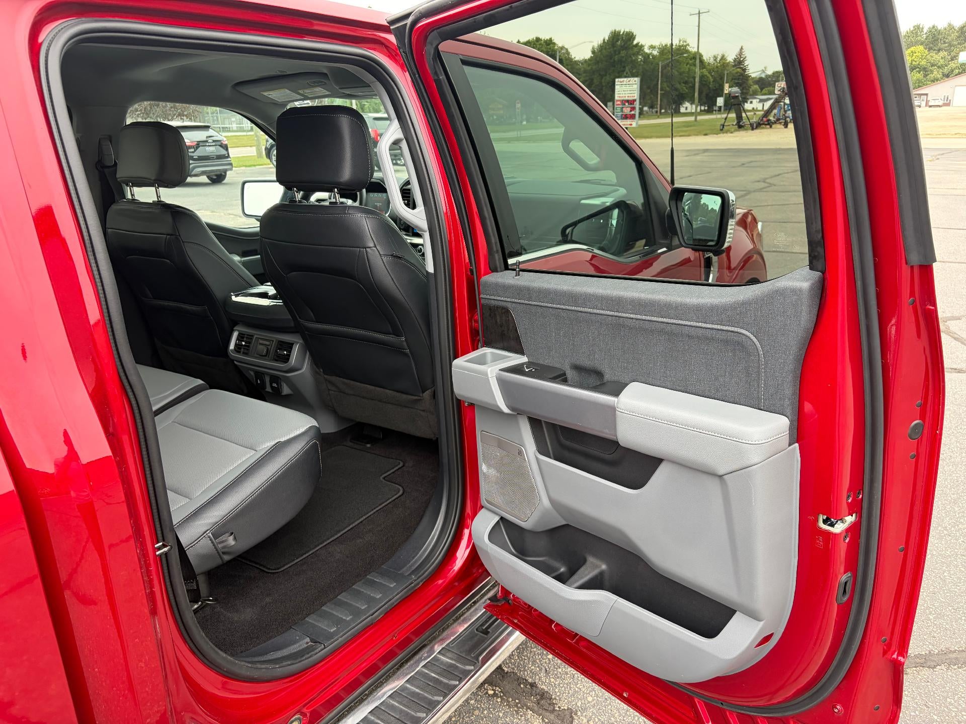 2022 Ford F-150 LARIAT 4WD SuperCrew 5.5' Box