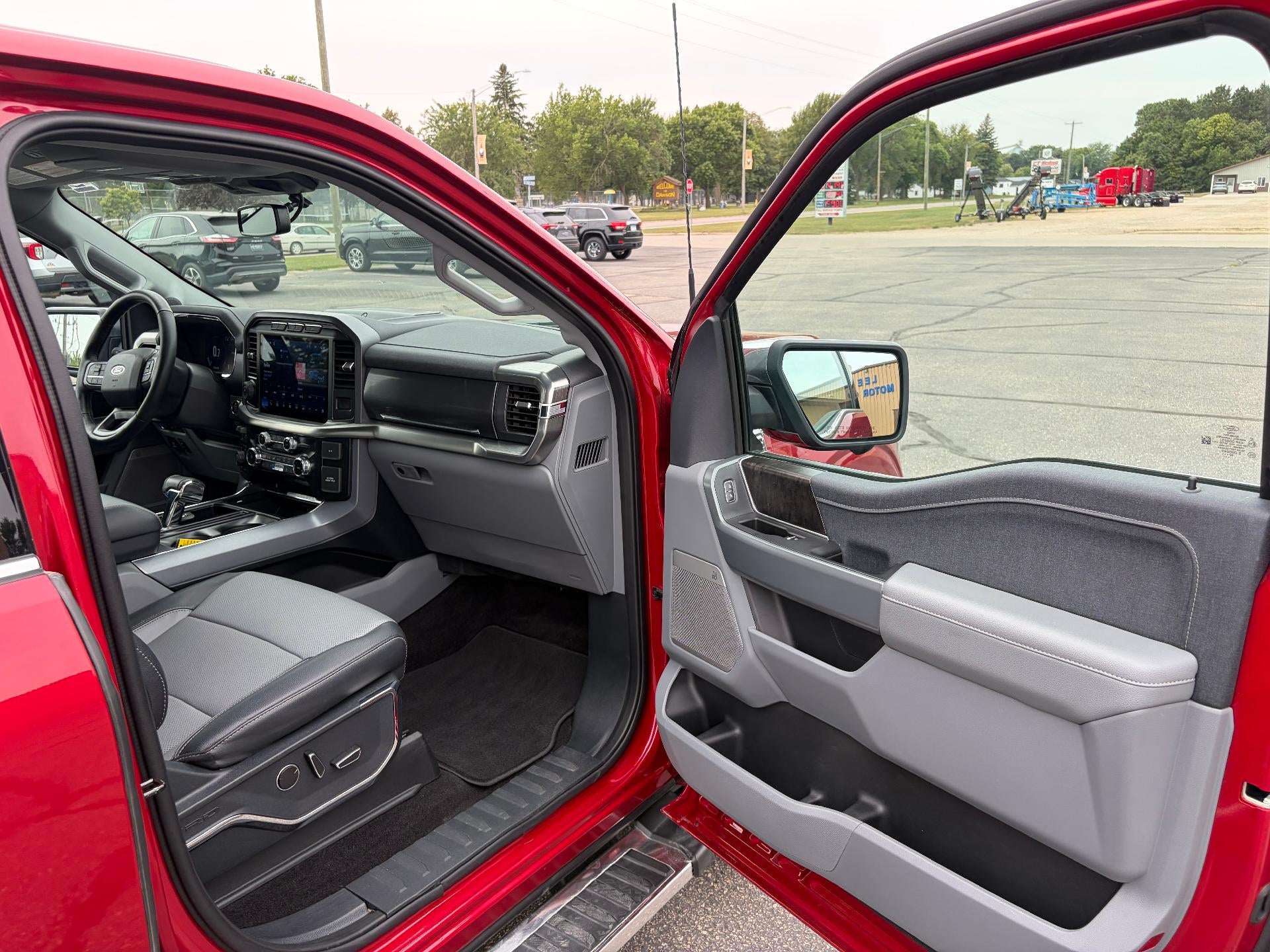 2022 Ford F-150 LARIAT 4WD SuperCrew 5.5' Box
