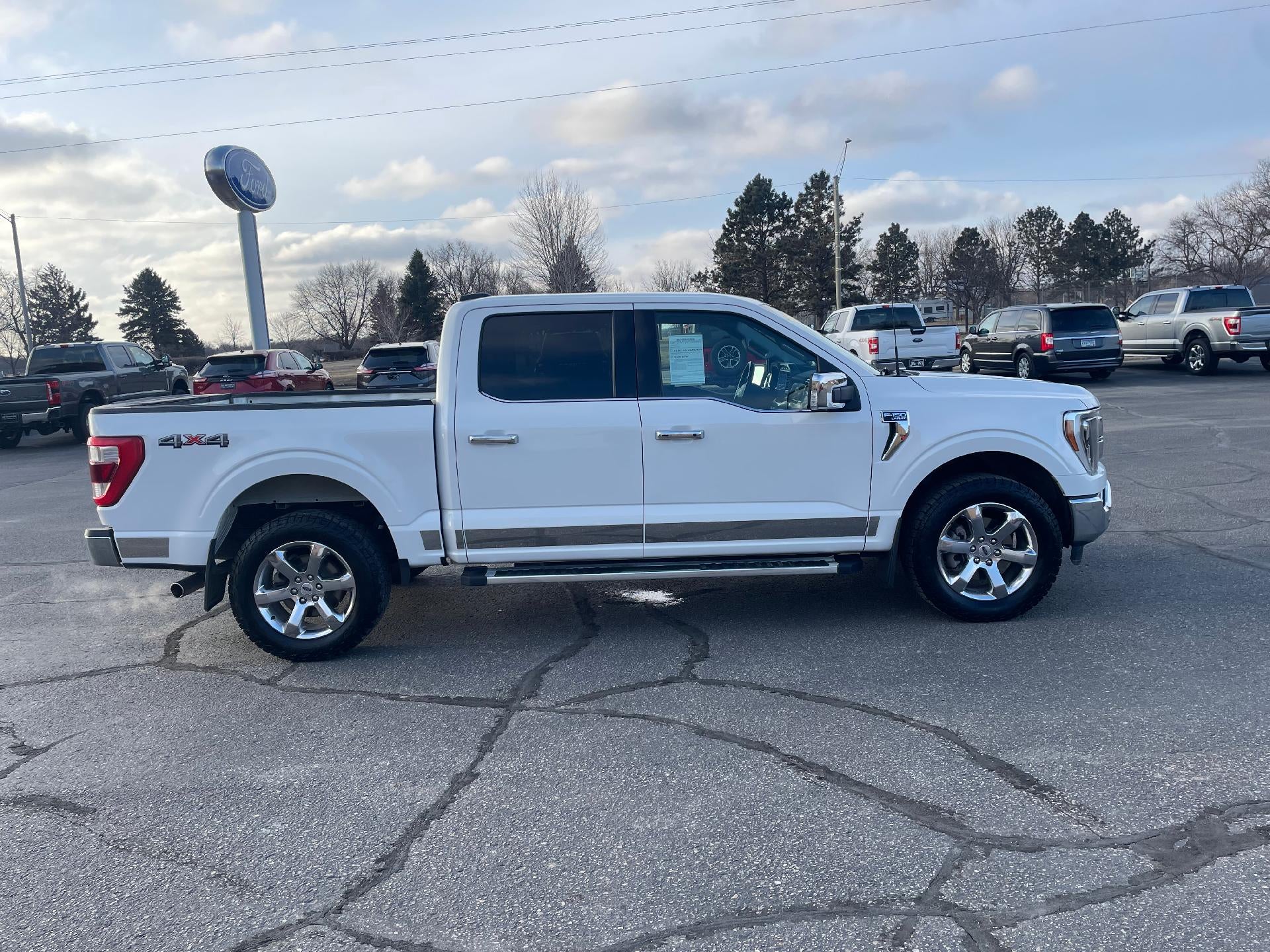 2022 Ford F-150 LARIAT 4WD SuperCrew 5.5' Box