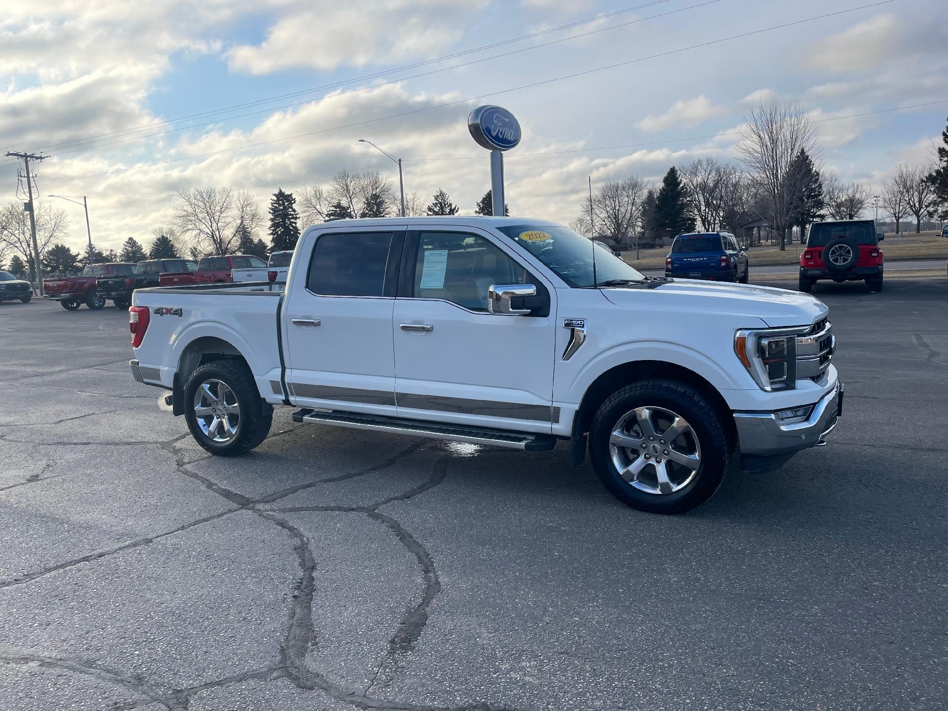 2022 Ford F-150 LARIAT 4WD SuperCrew 5.5' Box