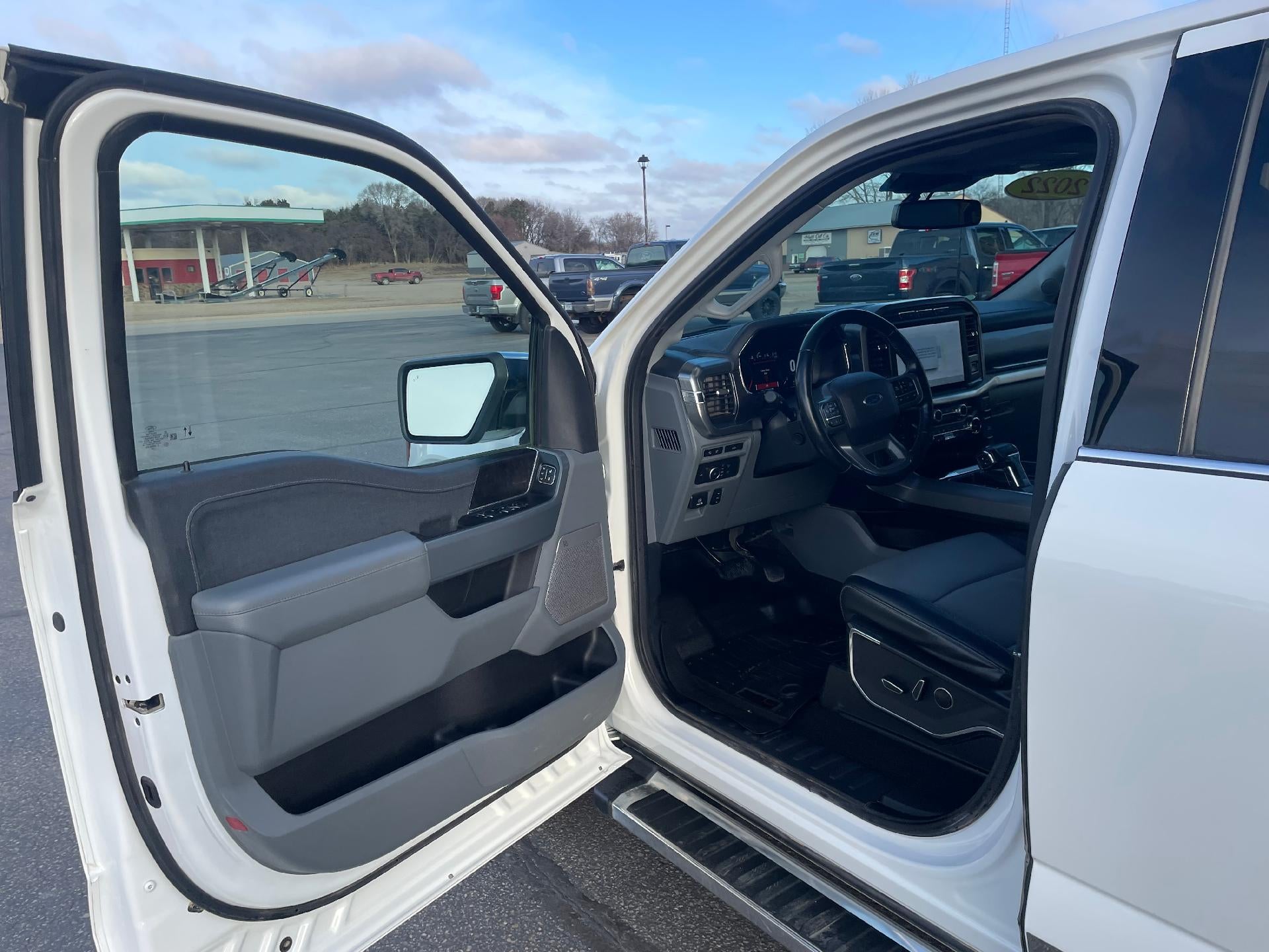 2022 Ford F-150 LARIAT 4WD SuperCrew 5.5' Box