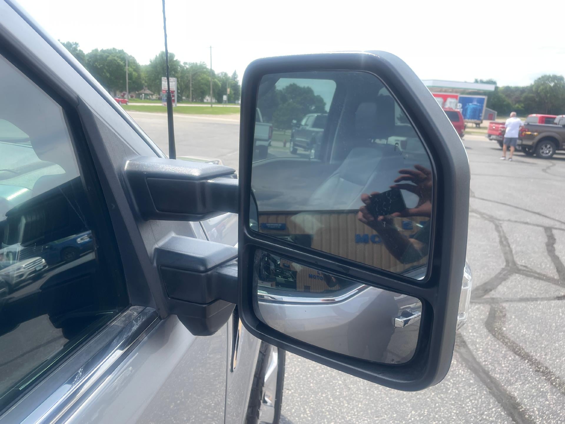 2022 Ford F-150 LARIAT 4WD SuperCrew 5.5' Box