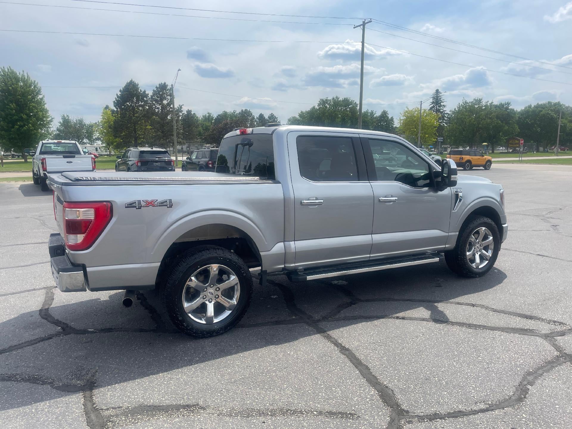 2022 Ford F-150 LARIAT 4WD SuperCrew 5.5' Box