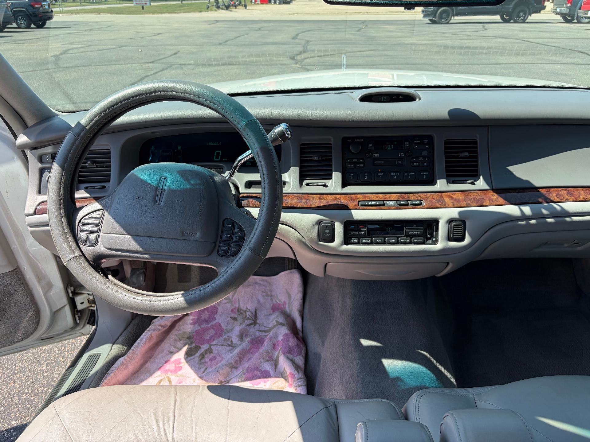 1997 Lincoln Town Car Signature