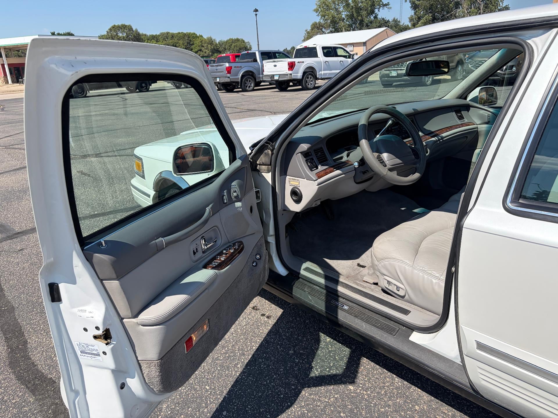1997 Lincoln Town Car Signature