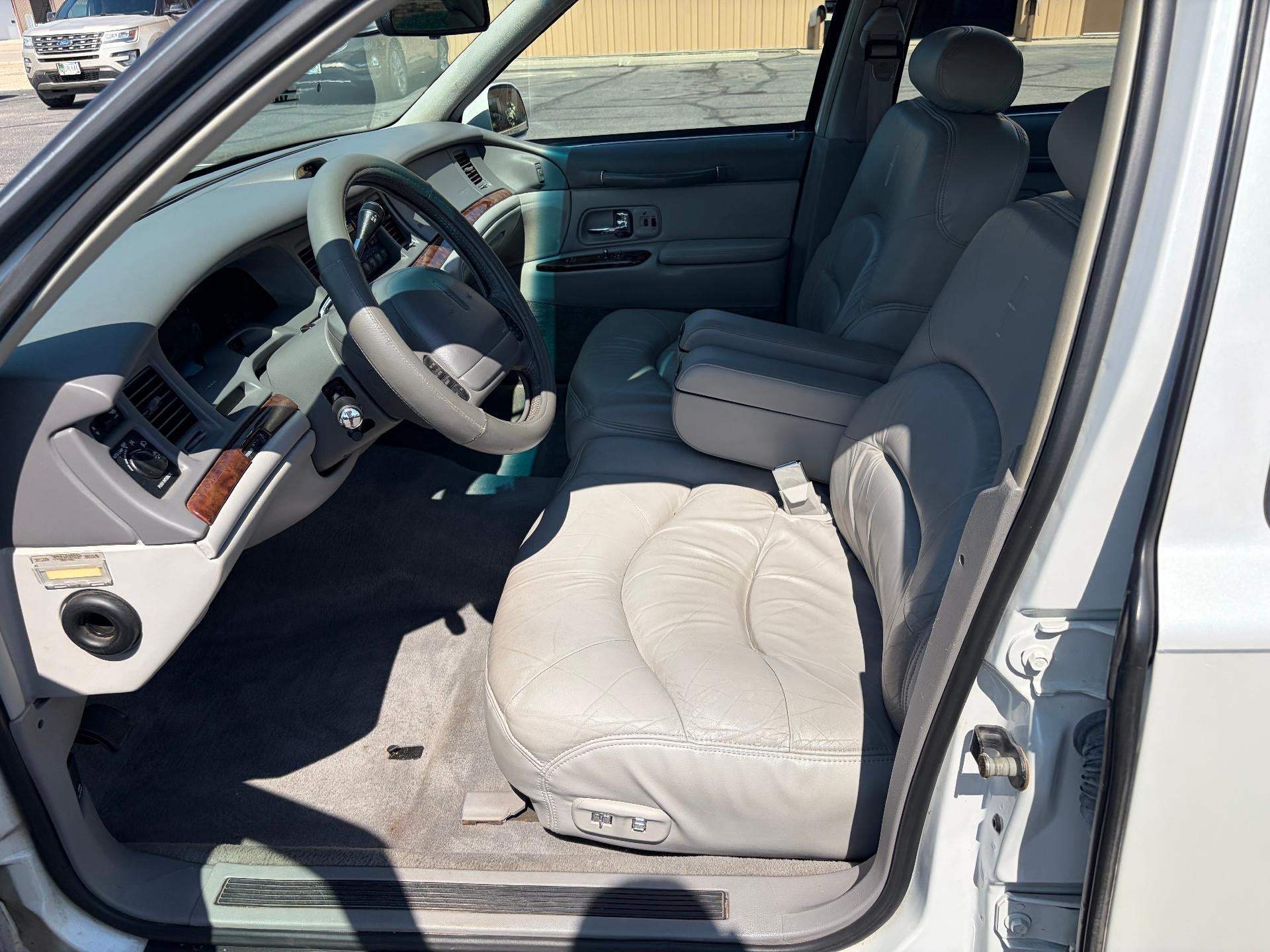 1997 Lincoln Town Car Signature
