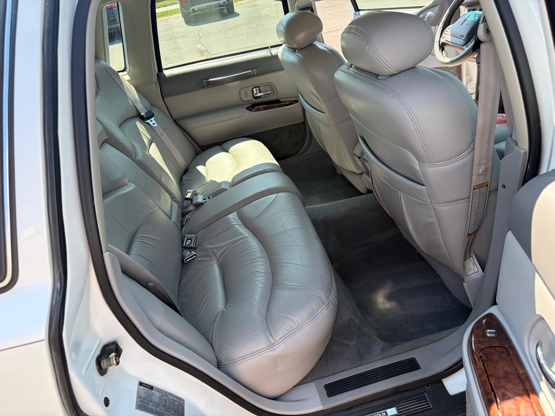 1997 Lincoln Town Car Signature
