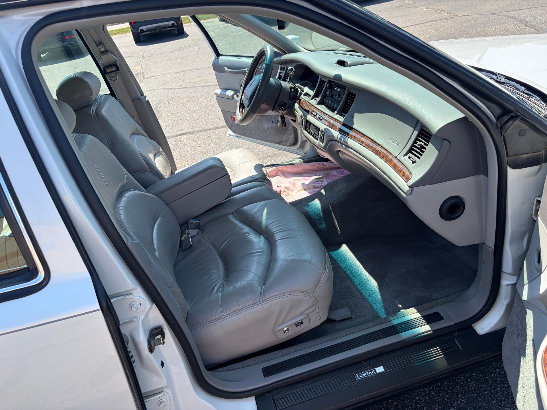 1997 Lincoln Town Car Signature