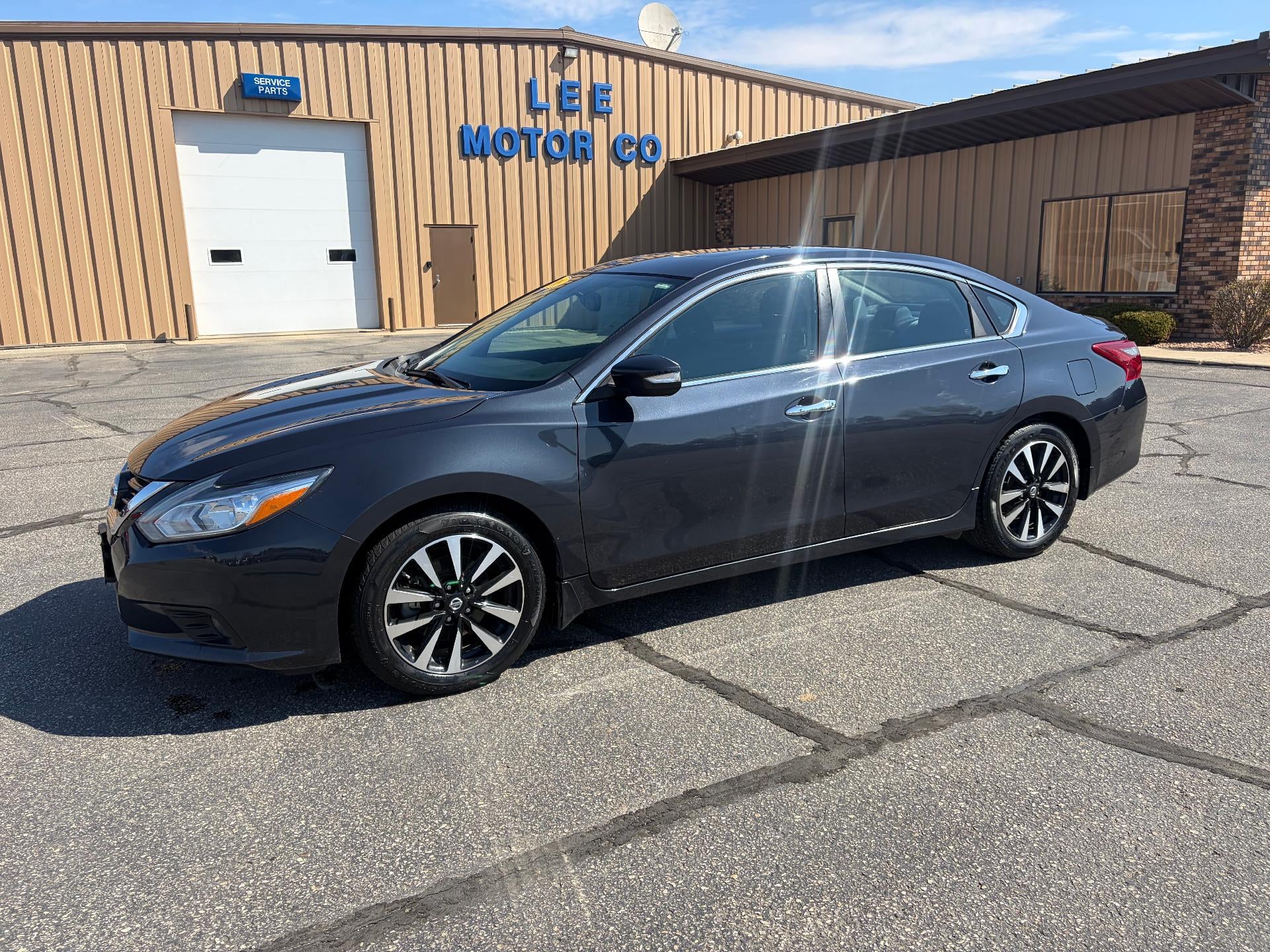 Used 2018 Nissan Altima SV with VIN 1N4AL3AP4JC187175 for sale in Dawson, Minnesota