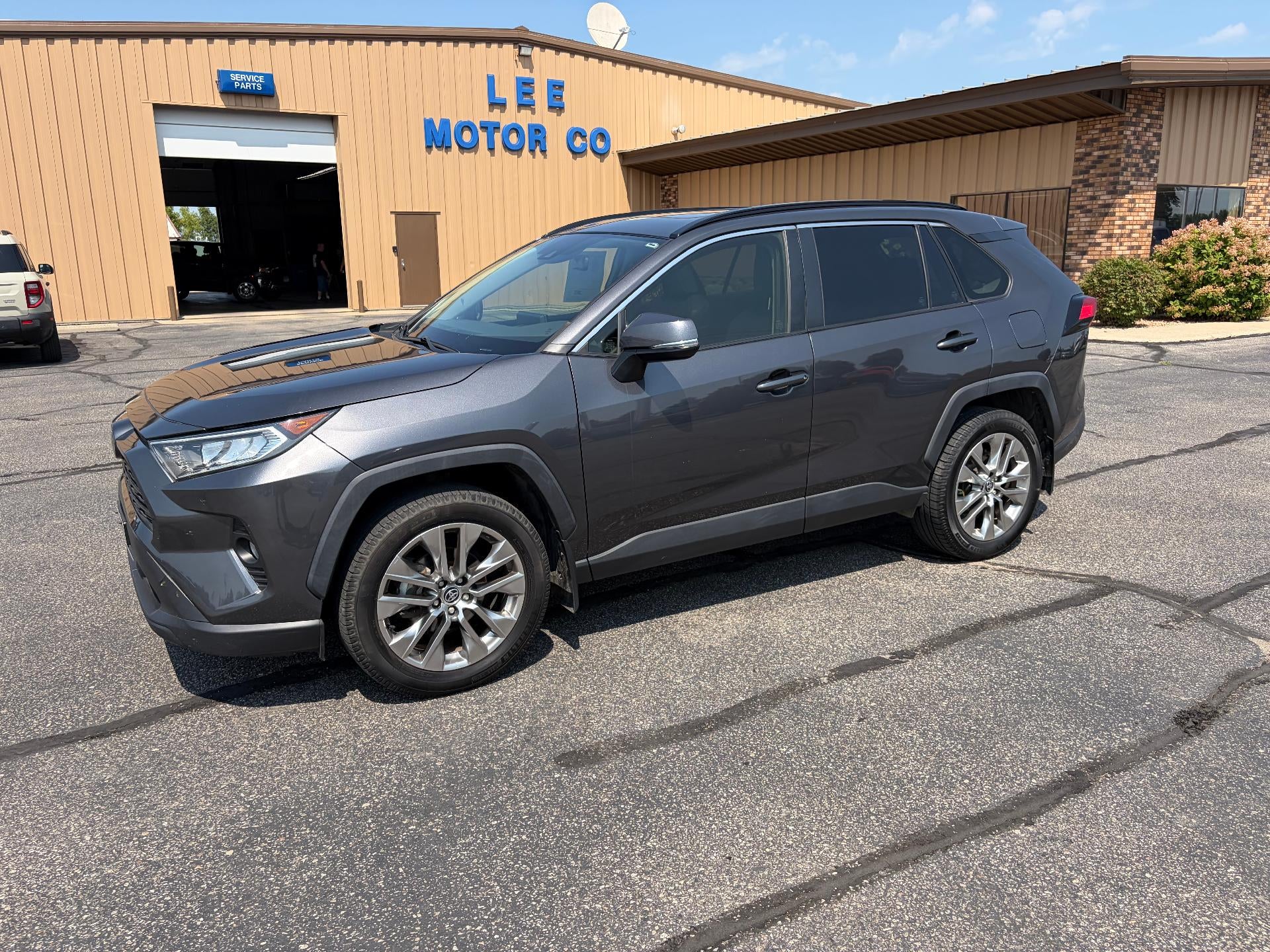2020 Toyota RAV4 XLE Premium AWD (Natl)