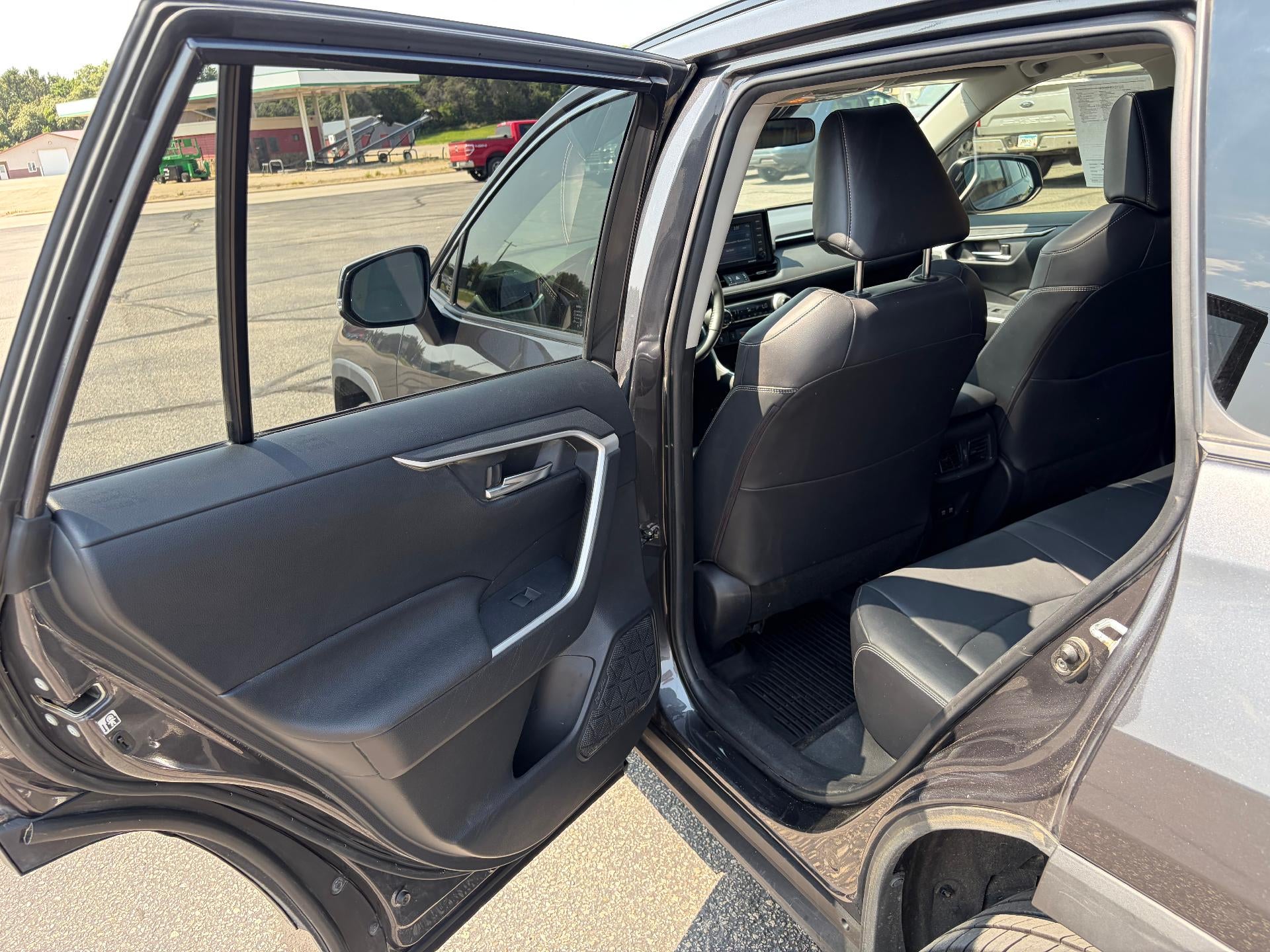 2020 Toyota RAV4 XLE Premium AWD (Natl)