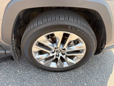 2020 Toyota RAV4 XLE Premium AWD (Natl)