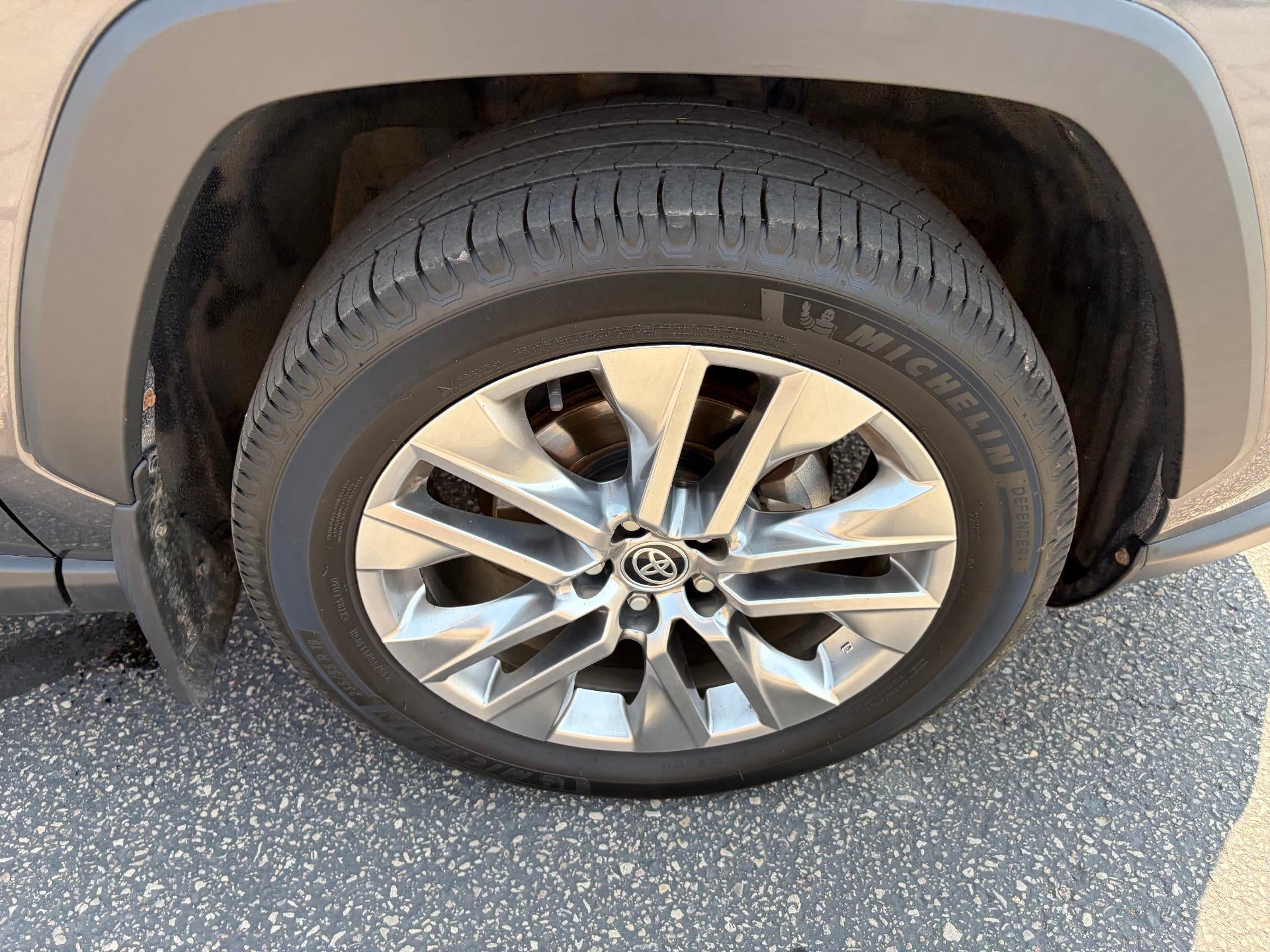 2020 Toyota RAV4 XLE Premium AWD (Natl)