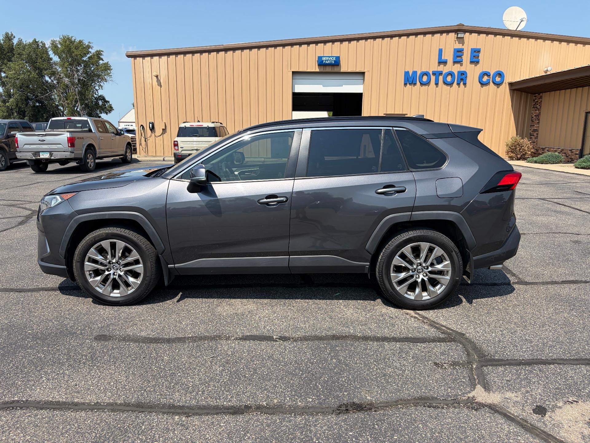 2020 Toyota RAV4 XLE Premium AWD (Natl)