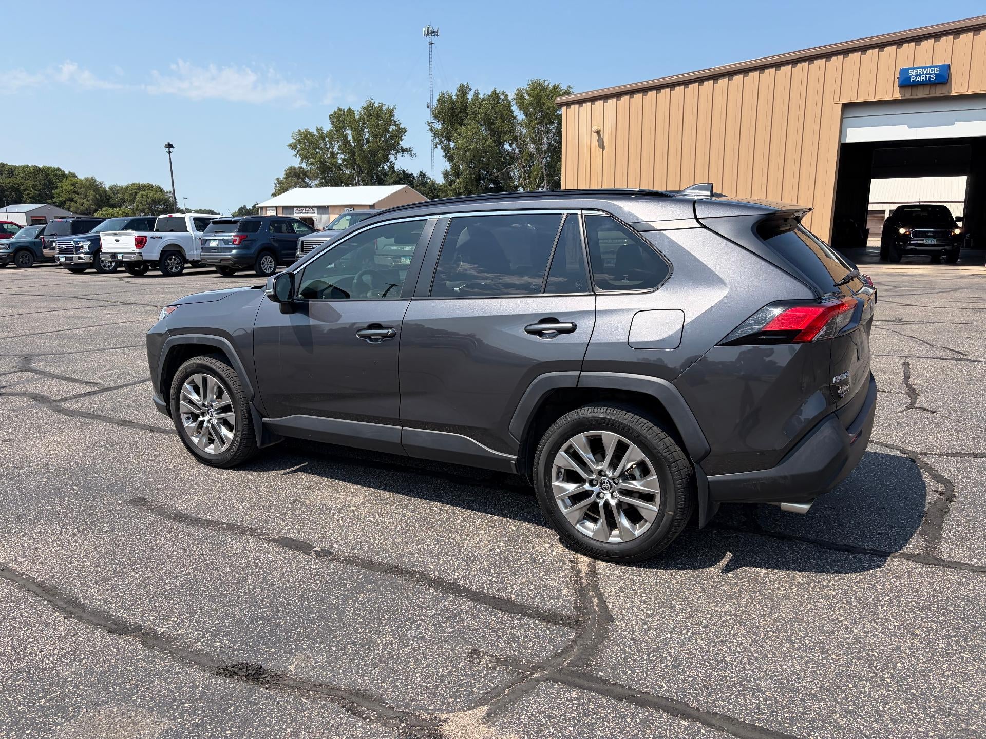 2020 Toyota RAV4 XLE Premium AWD (Natl)