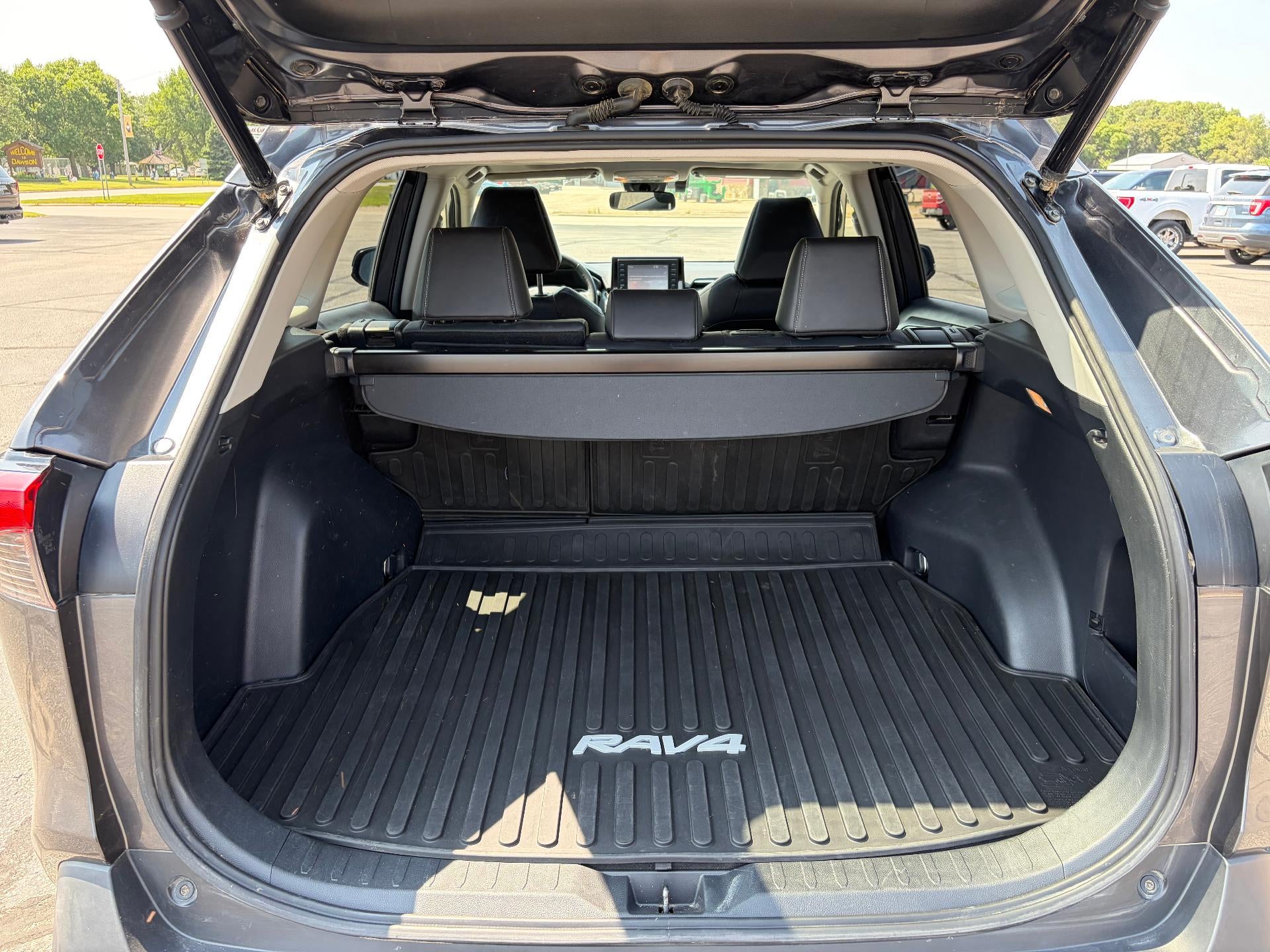 2020 Toyota RAV4 XLE Premium AWD (Natl)